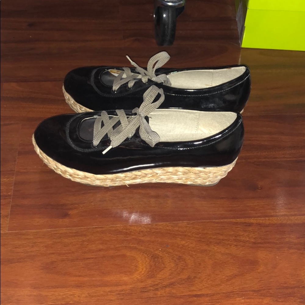 Shoes - Picture 4 of 5
